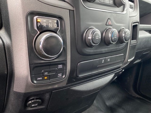 RAM 1500 Tradesman Quad Cab 4WD 2016