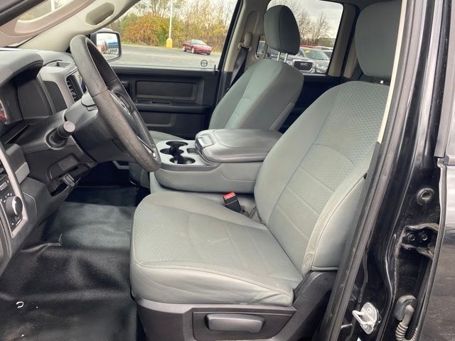 RAM 1500 Tradesman Quad Cab 4WD 2016