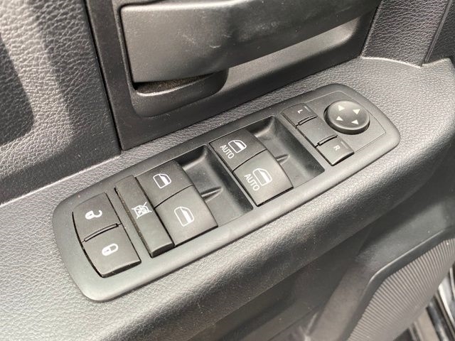 RAM 1500 Tradesman Quad Cab 4WD 2016