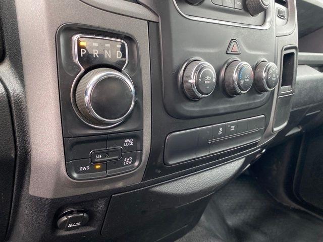 RAM 1500 Tradesman Quad Cab 4WD 2016