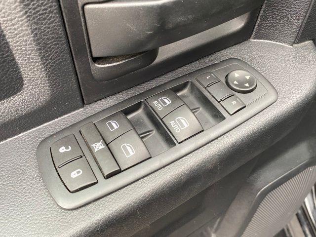 RAM 1500 Tradesman Quad Cab 4WD 2016