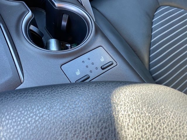 Toyota Camry SE 2023