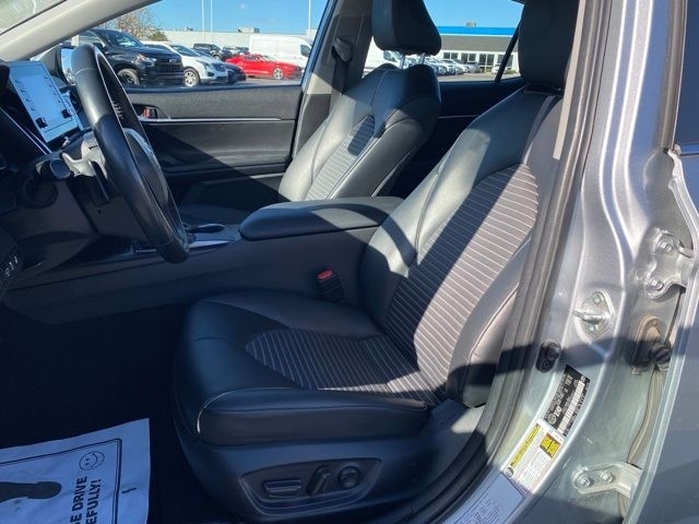 Toyota Camry SE 2023