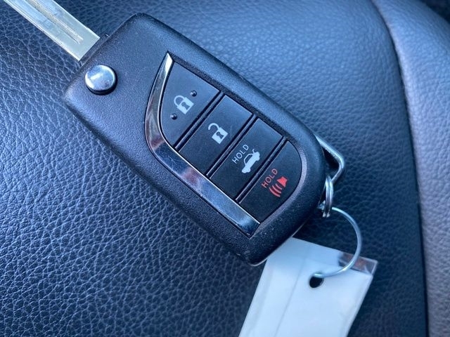 Toyota Camry SE 2023