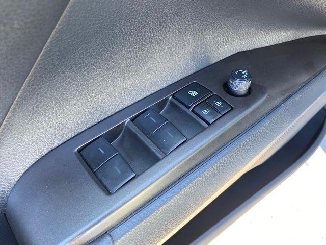 Toyota Camry SE 2023