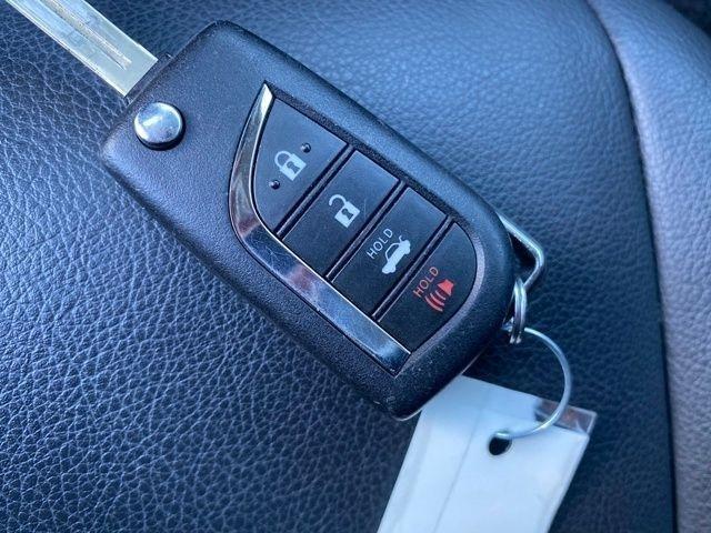 Toyota Camry SE 2023