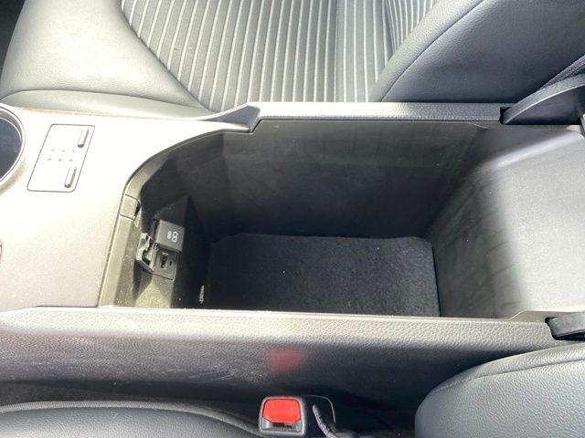 Toyota Camry SE 2023