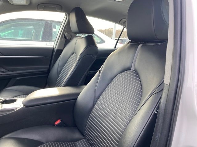 Toyota Camry SE 2023