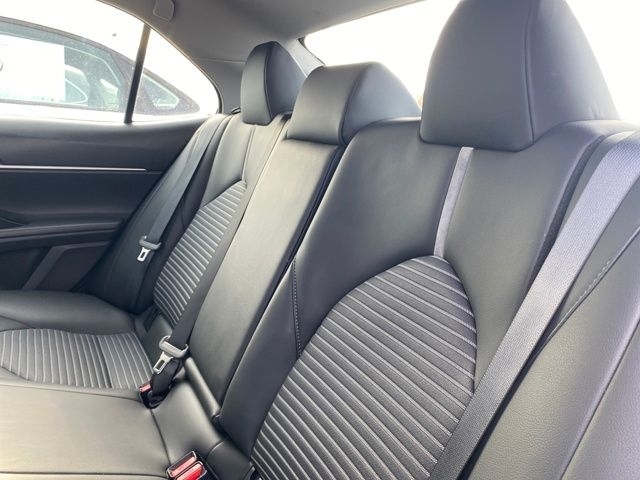 Toyota Camry SE 2023