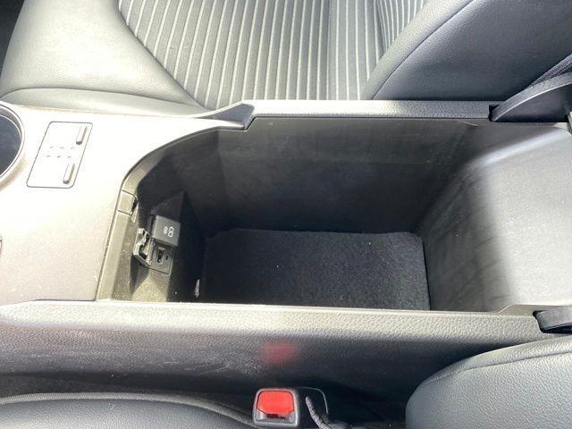 Toyota Camry SE 2023