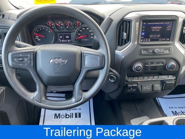 Chevrolet Silverado 1500 Trail Boss Custom Crew Cab 4WD 2023