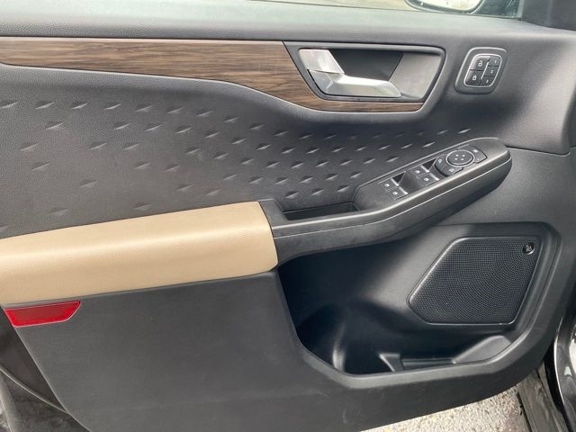 Ford Escape Hybrid Titanium AWD 2020