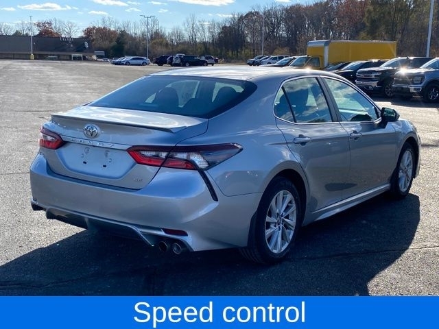 Toyota Camry SE 2023