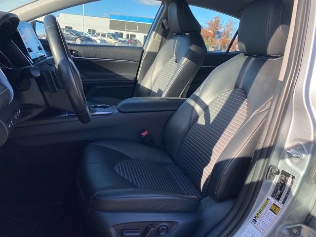 Toyota Camry SE 2023