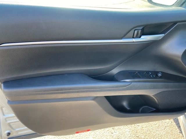 Toyota Camry SE 2023