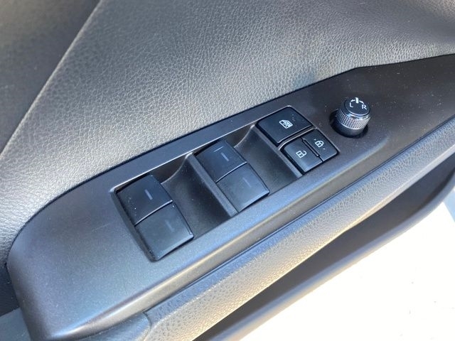 Toyota Camry SE 2023