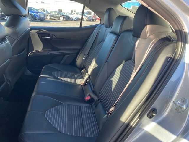 Toyota Camry SE 2023