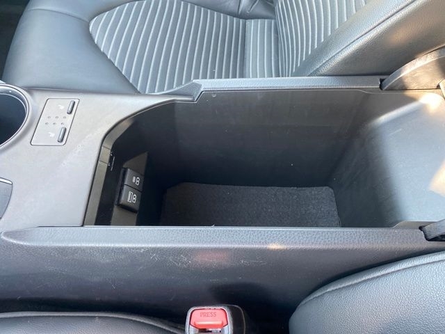 Toyota Camry SE 2023