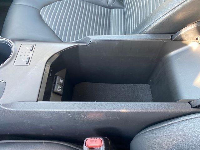 Toyota Camry SE 2023