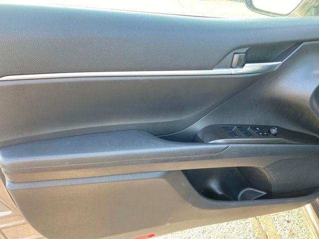 Toyota Camry SE 2023