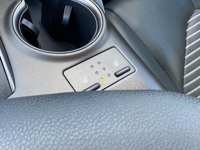 Toyota Camry SE 2023