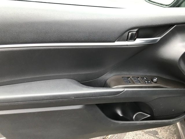 Toyota Camry SE 2023