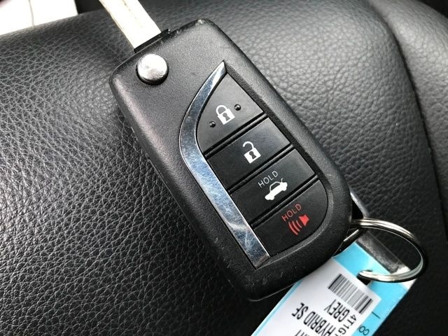 Toyota Camry SE 2023