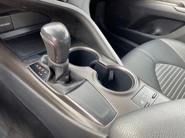 Toyota Camry SE 2023