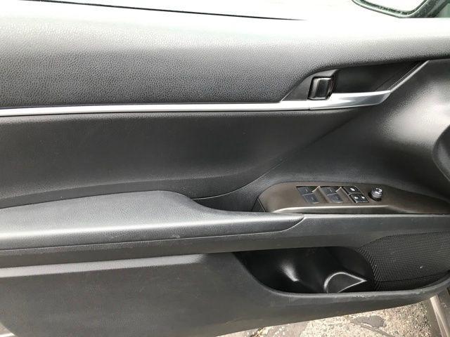 Toyota Camry SE 2023