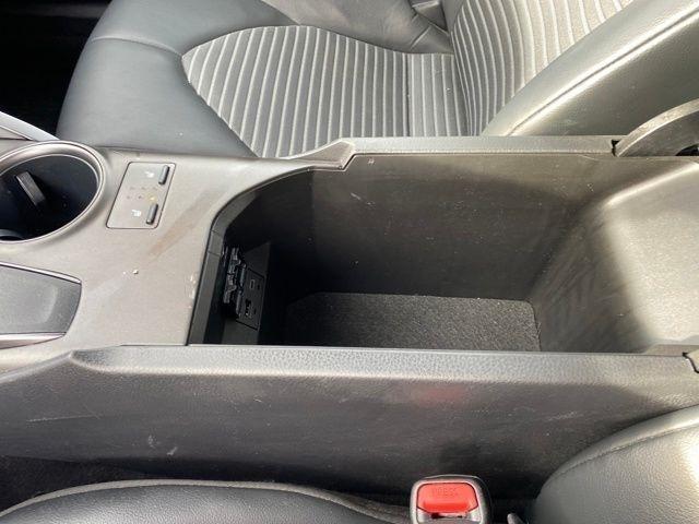 Toyota Camry SE 2023