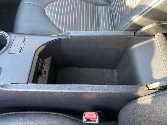 Toyota Camry SE 2023