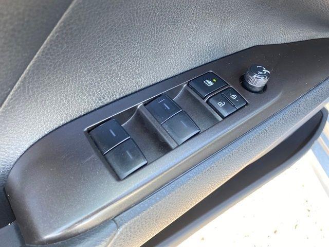 Toyota Camry SE 2023