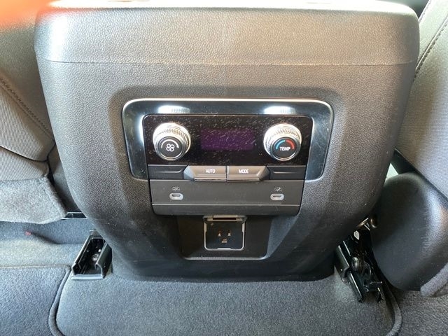 GMC Yukon SLE 4WD 2024