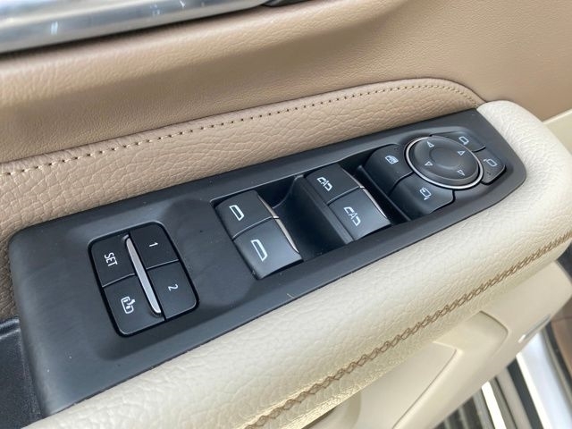 GMC Yukon XL Denali 4WD 2022