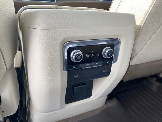 GMC Yukon XL Denali 4WD 2022