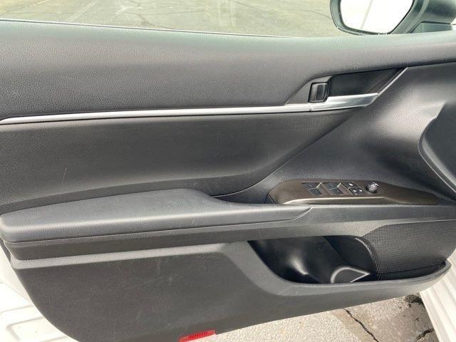 Toyota Camry SE 2023