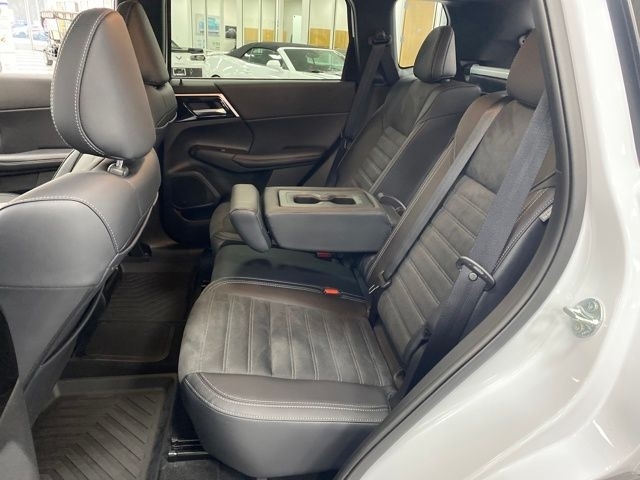 Mitsubishi Outlander PHEV SE 2025