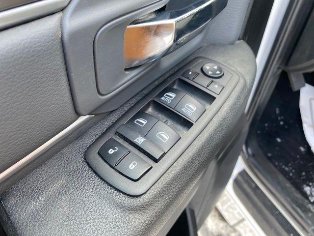 RAM 1500 Classic Tradesman Crew Cab SWB 4WD 2023