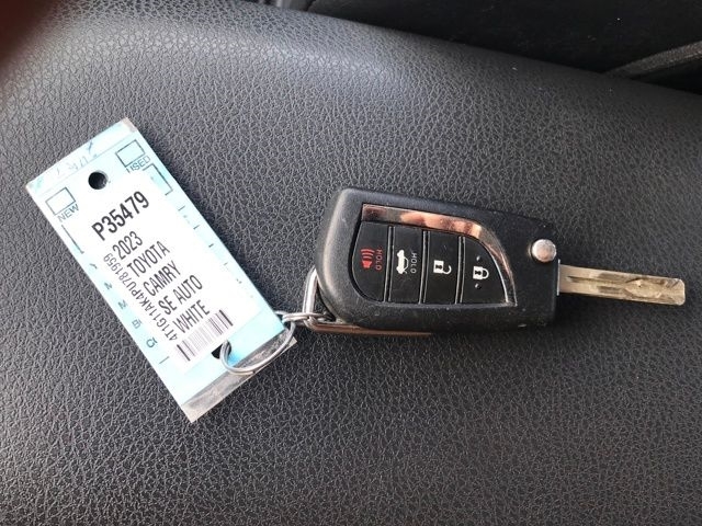 Toyota Camry SE 2023