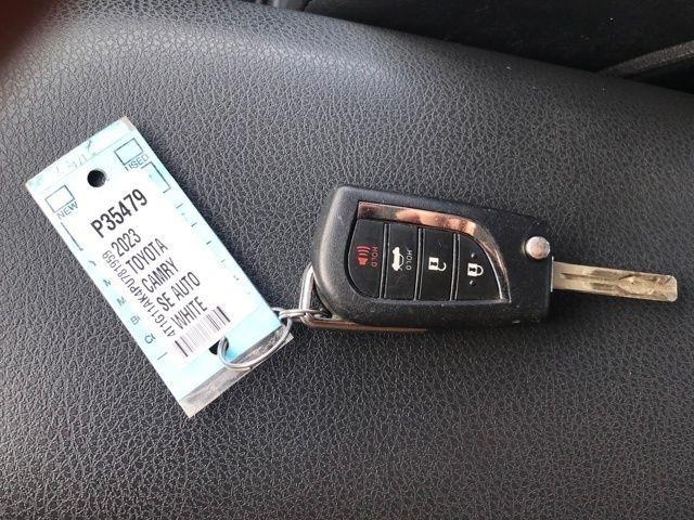 Toyota Camry SE 2023