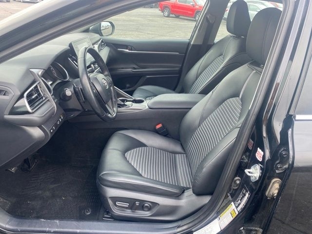 Toyota Camry SE 2023