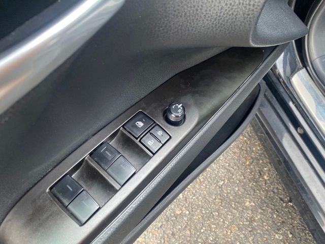 Toyota Camry SE 2023