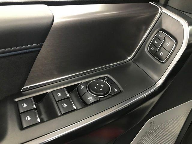 Ford F-150 Platinum SuperCrew 4WD 2025