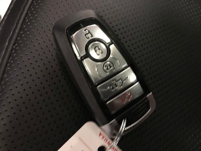 Ford F-150 Platinum SuperCrew 4WD 2025