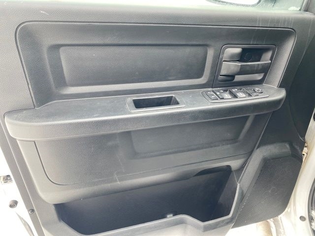 RAM 1500 Tradesman Crew Cab SWB 4WD 2018