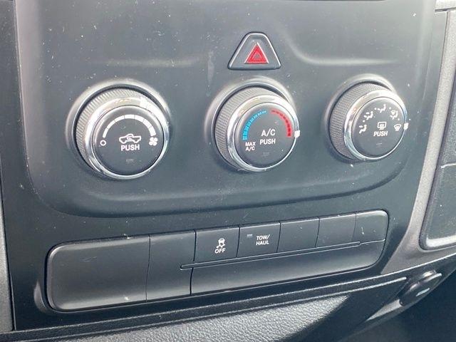 RAM 1500 Tradesman Crew Cab SWB 4WD 2018