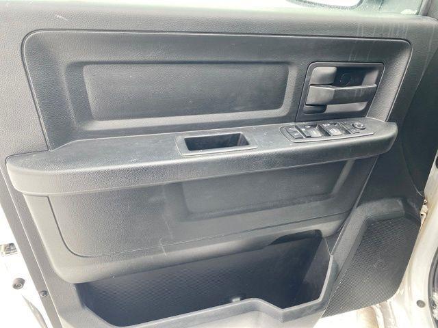 RAM 1500 Tradesman Crew Cab SWB 4WD 2018