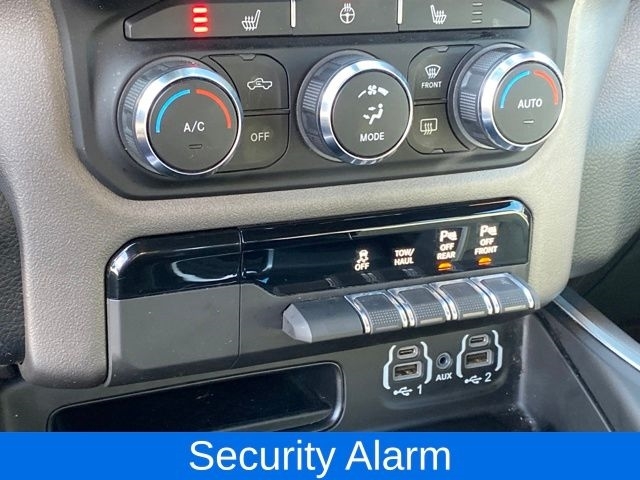 RAM 1500 Big Horn Crew Cab SWB 4WD 2021