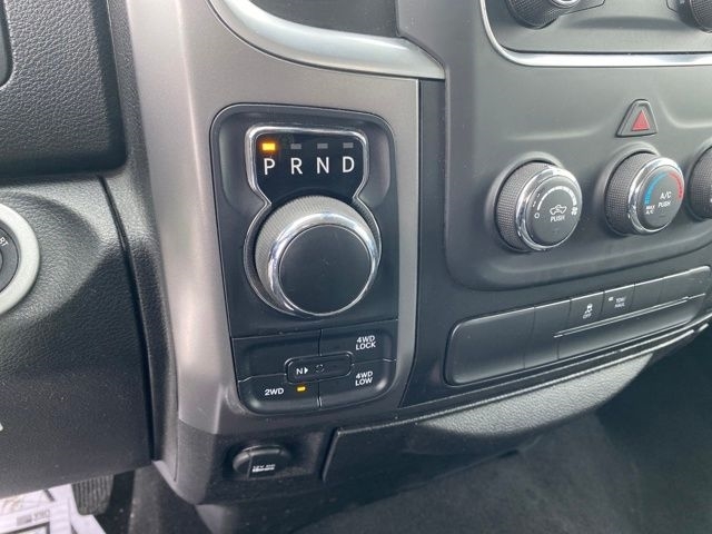 RAM 1500 Classic Tradesman Crew Cab SWB 4WD 2022