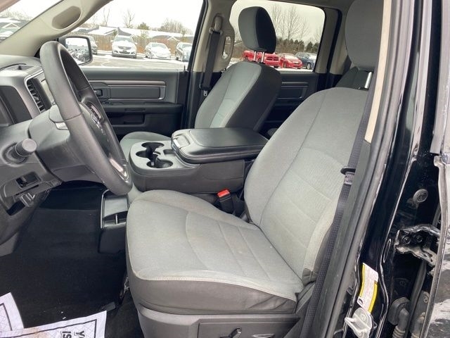 RAM 1500 Classic Tradesman Crew Cab SWB 4WD 2022